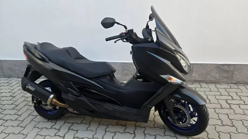 Suzuki Burgman 400 (2022 - 24) (3)