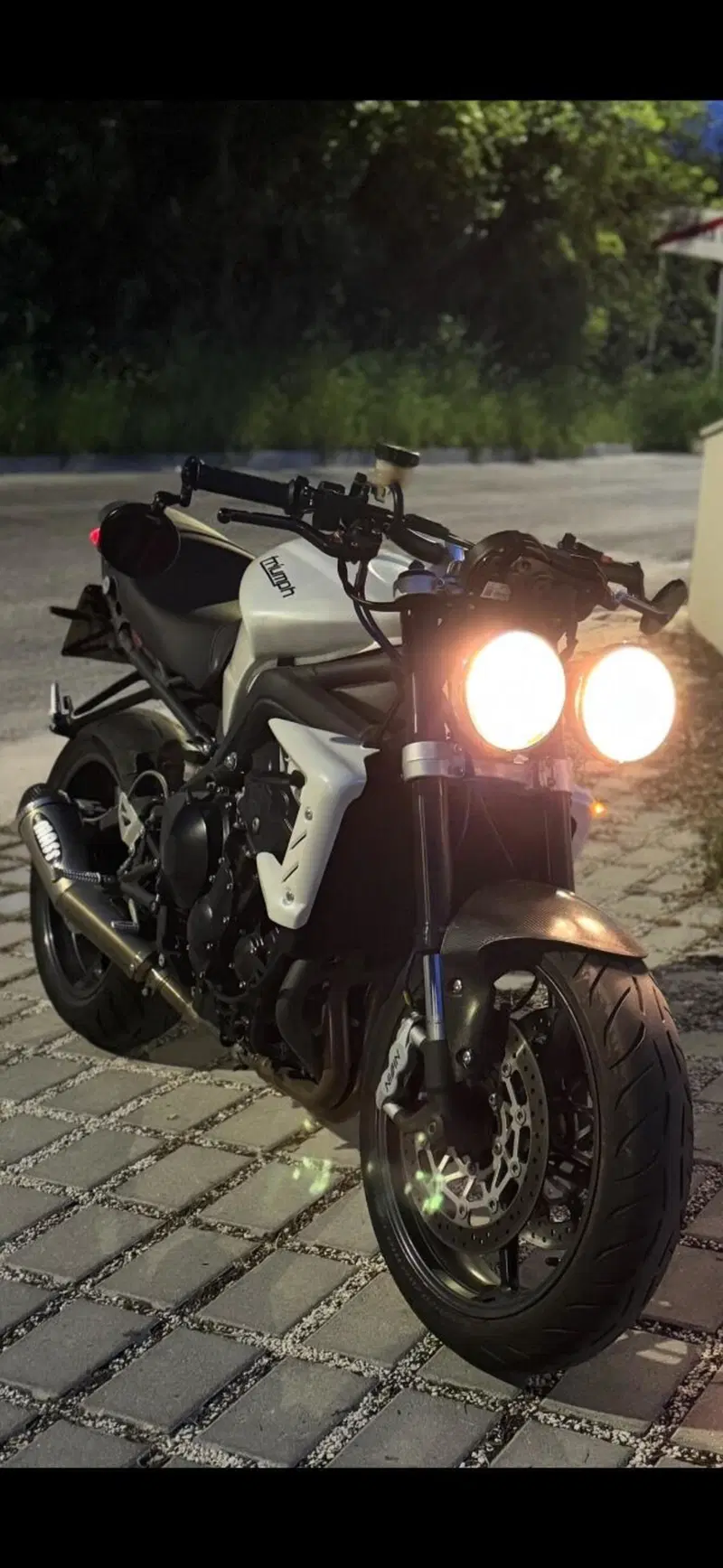 Triumph Street Triple R (2009 - 12)