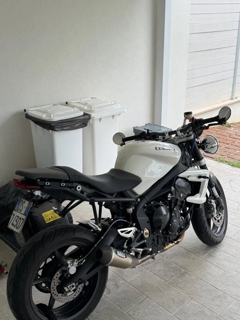 Triumph Street Triple R (2009 - 12) (4)