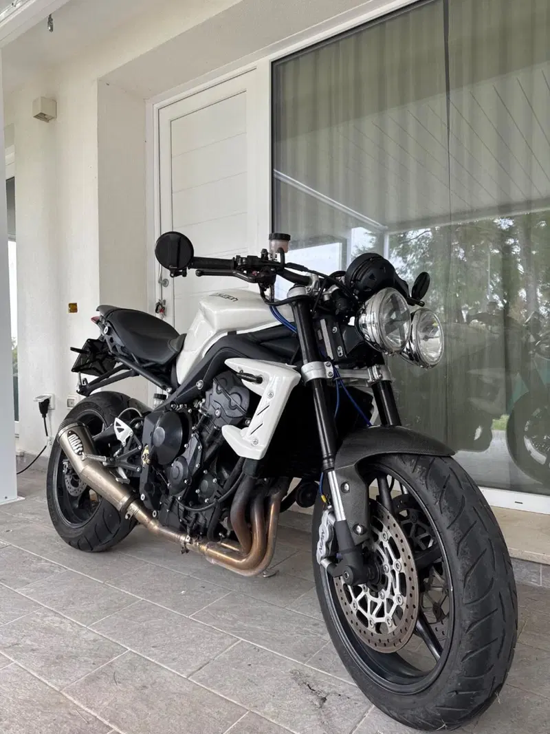 Triumph Street Triple R (2009 - 12) (5)