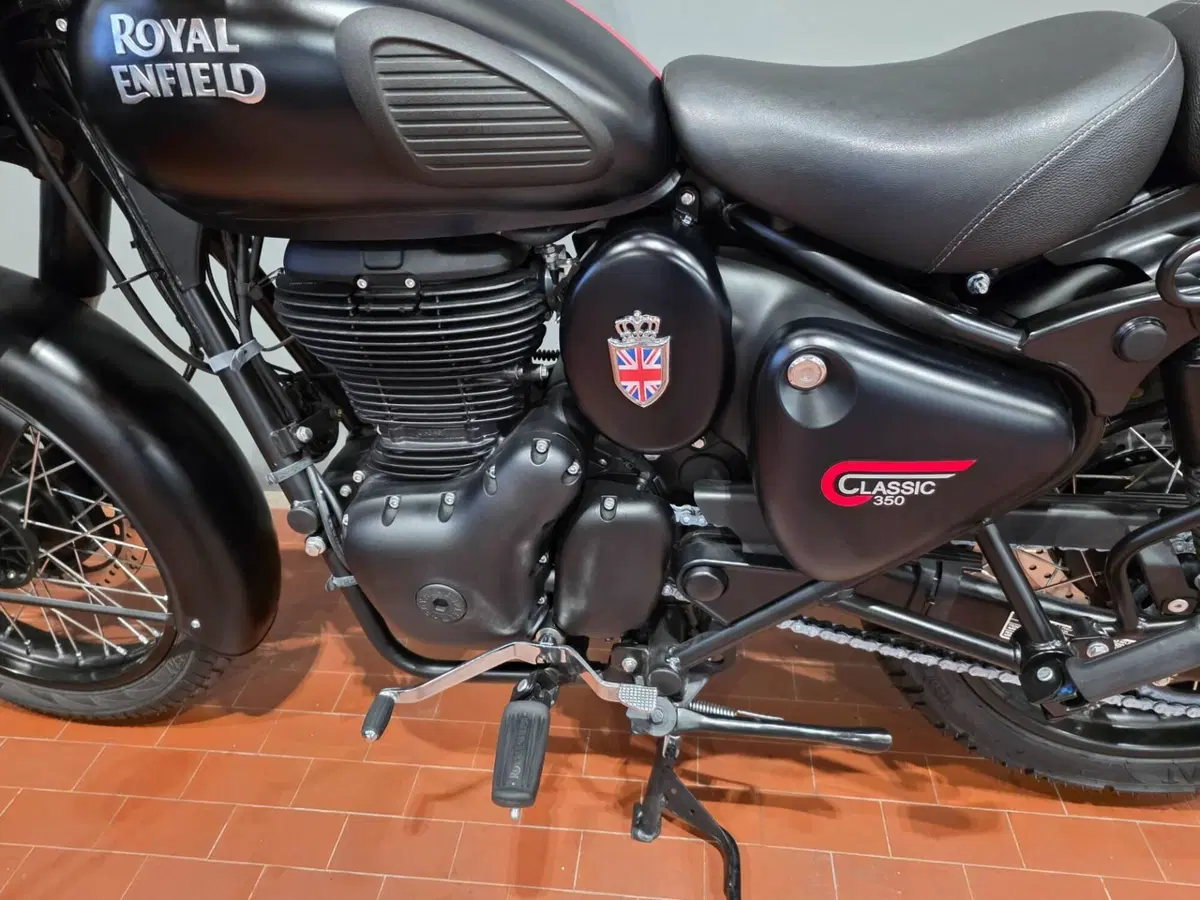 Royal Enfield Classic 350 (2021 - 26) (3)