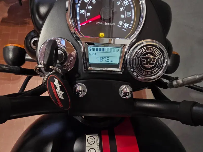 Royal Enfield Classic 350 (2021 - 26) (4)