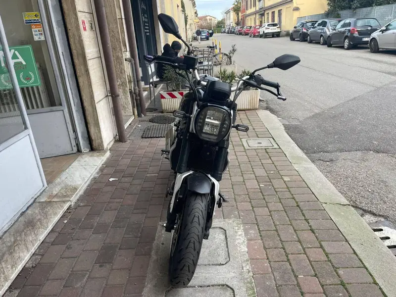 Voge Trofeo 300AC (2021 - 26) (3)