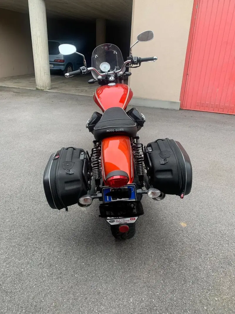 Moto Guzzi V9 Roamer (2016 - 18) (4)