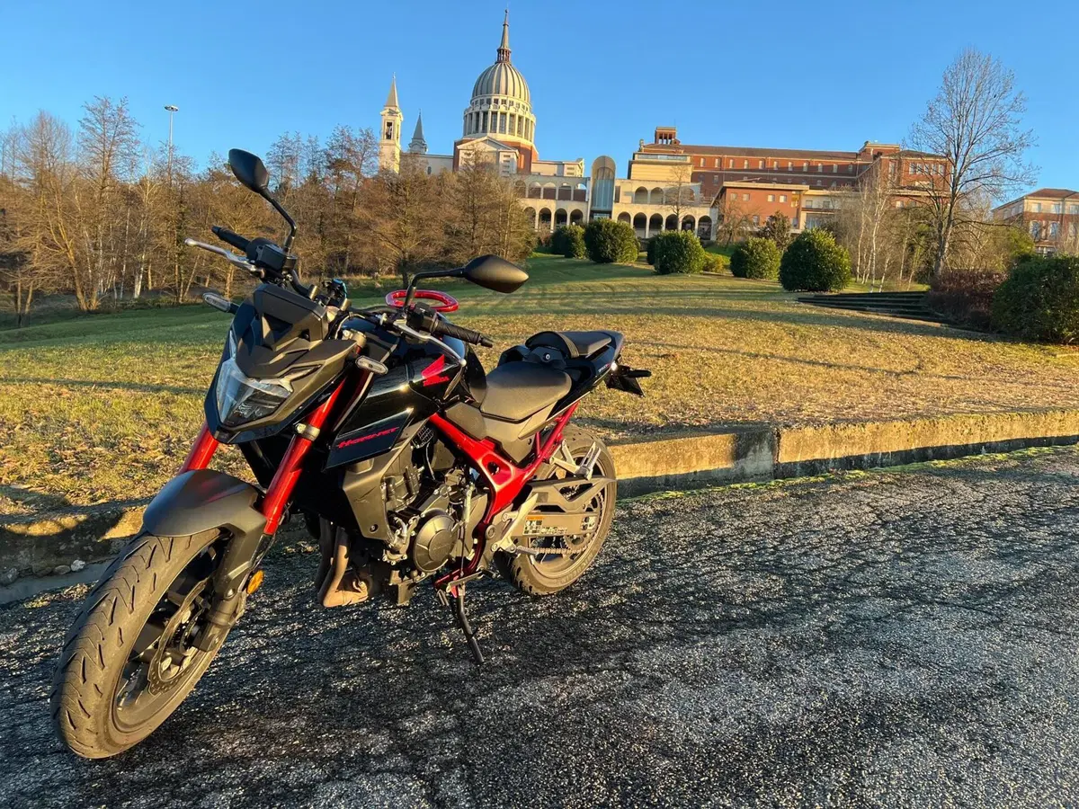 Honda CB 750 Hornet (2023 - 24) (2)