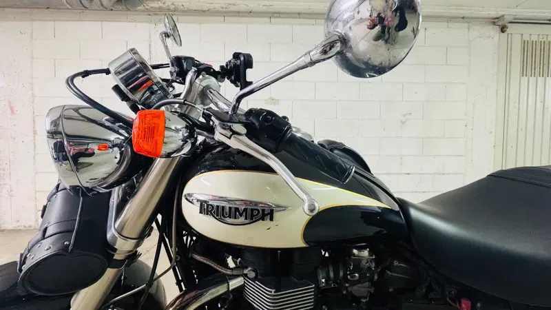 Triumph Speedmaster 865 (2005 - 10) (2)