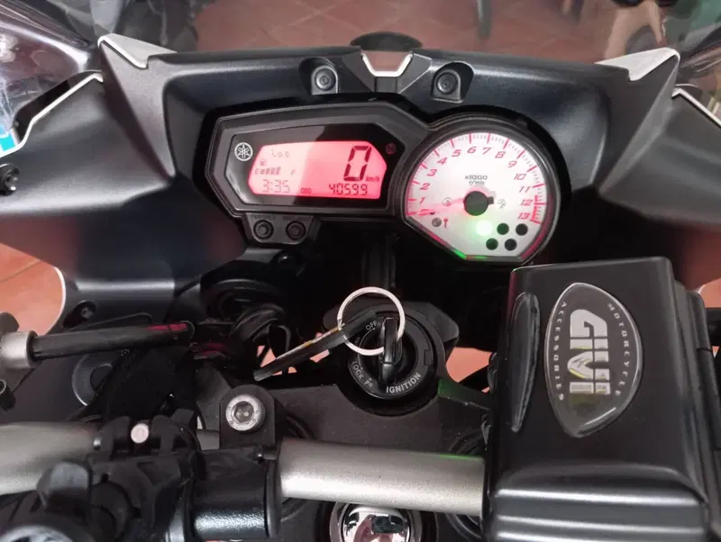 Yamaha FZ8 (2010 - 12) (3)