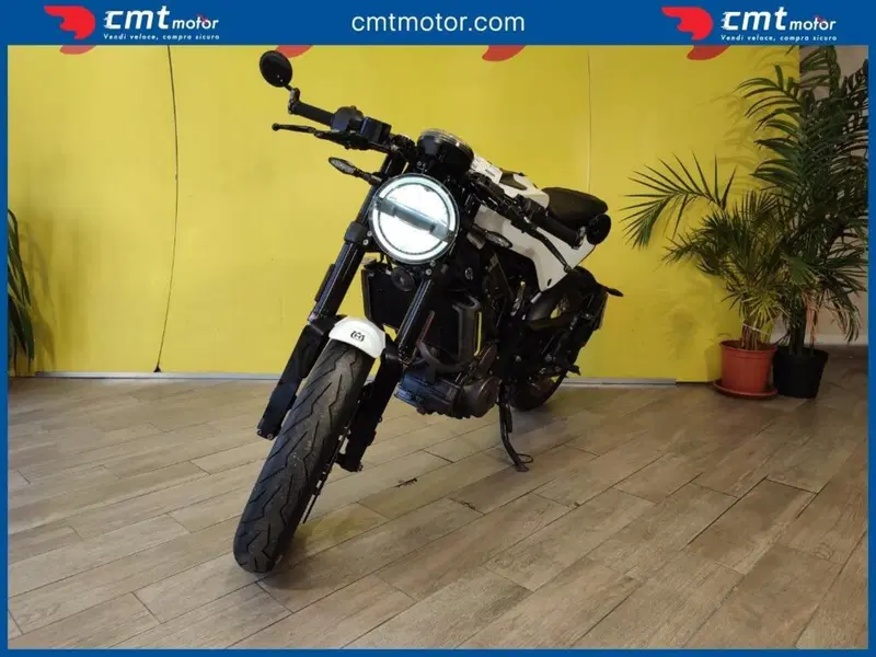 Husqvarna Vitpilen 401 (2018 - 19) (2)