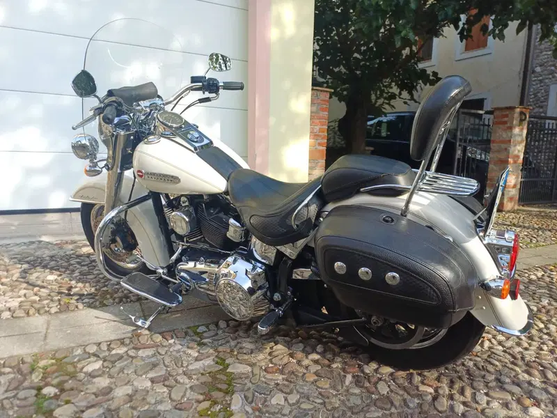Harley-Davidson 1690 Deluxe ABS (2011 - 16) - FLSTN (9)