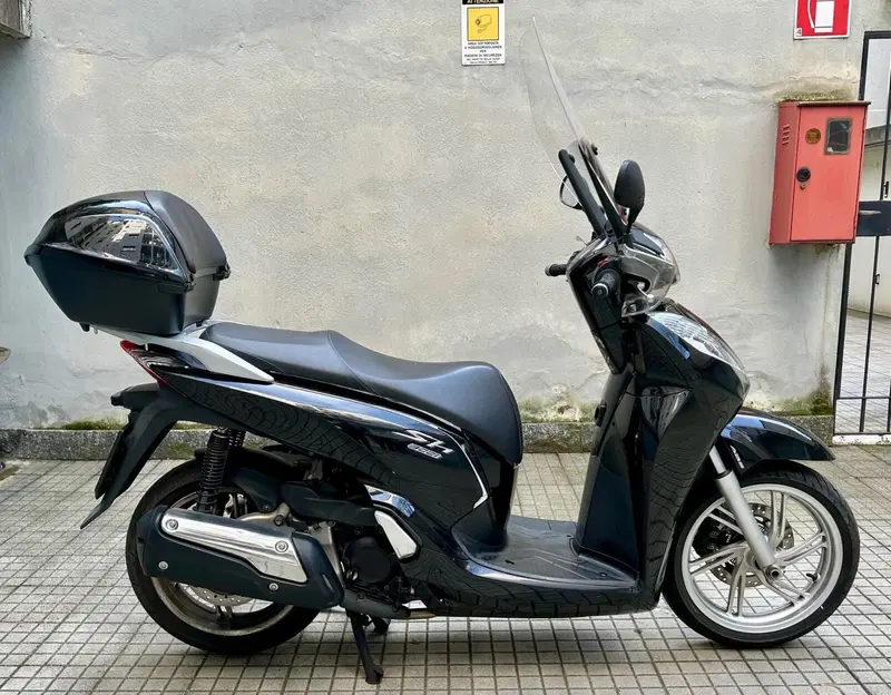 Honda SH 300 i ABS (2016 - 20) (2)