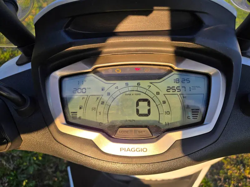 Piaggio Beverly 300 Hpe (2021) (7)