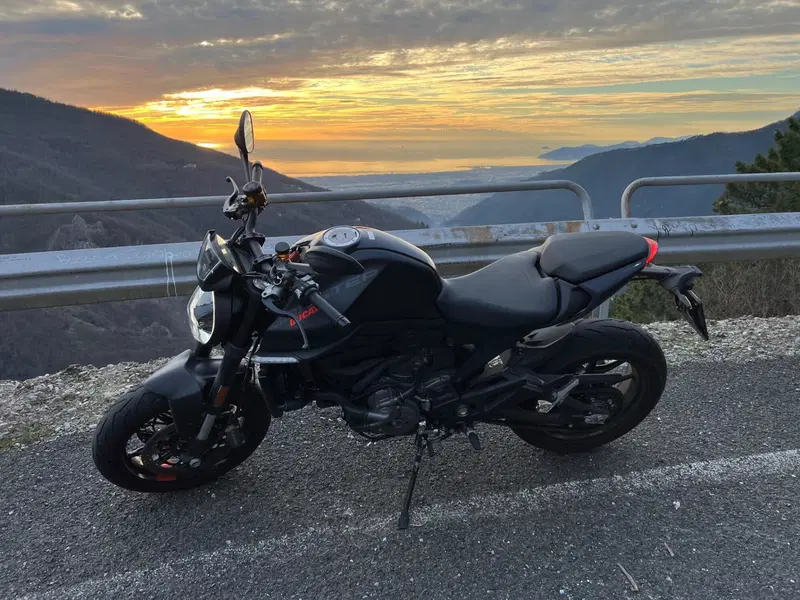 Ducati Monster 937 + (2021 - 25)