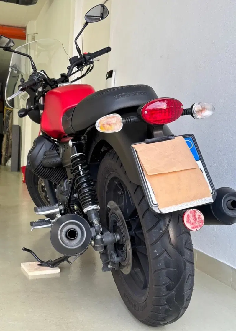 Moto Guzzi V7 III Stone (2017 - 20) (5)