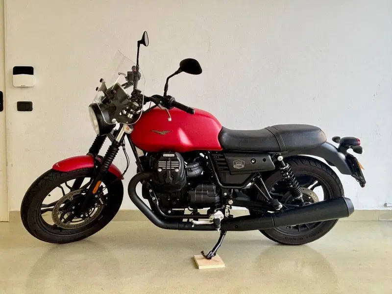 Moto Guzzi V7 III Stone (2017 - 20)