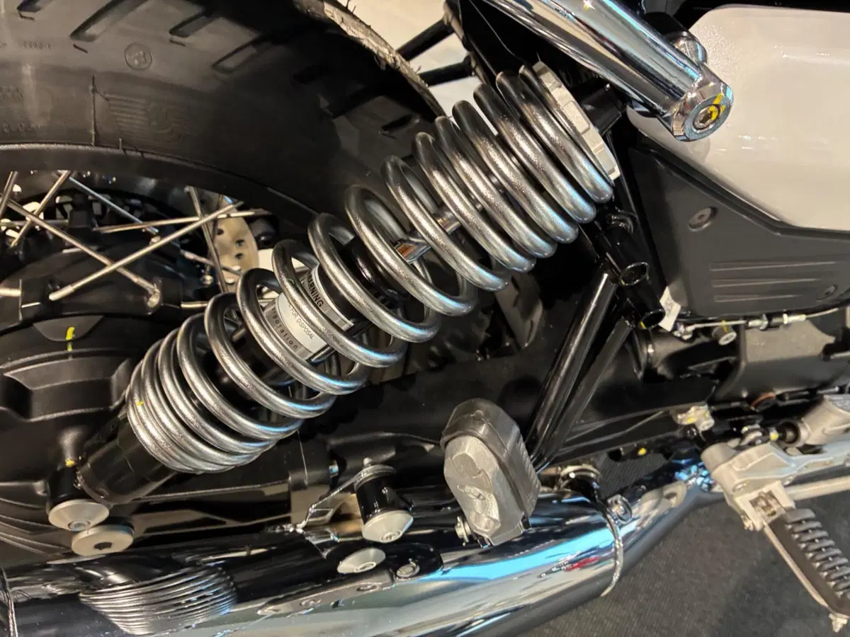 Moto Guzzi V7 Special (2025 - 26) (6)