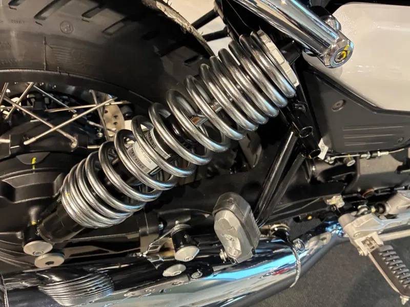 Moto Guzzi V7 Special (2025 - 26) (6)