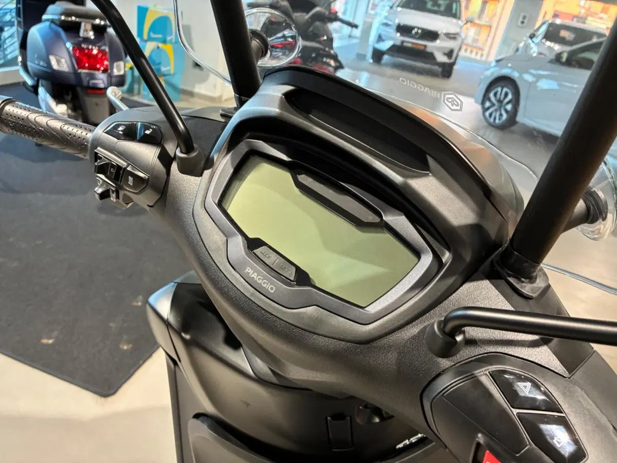 Piaggio Beverly 400 S (2025 - 26) (3)