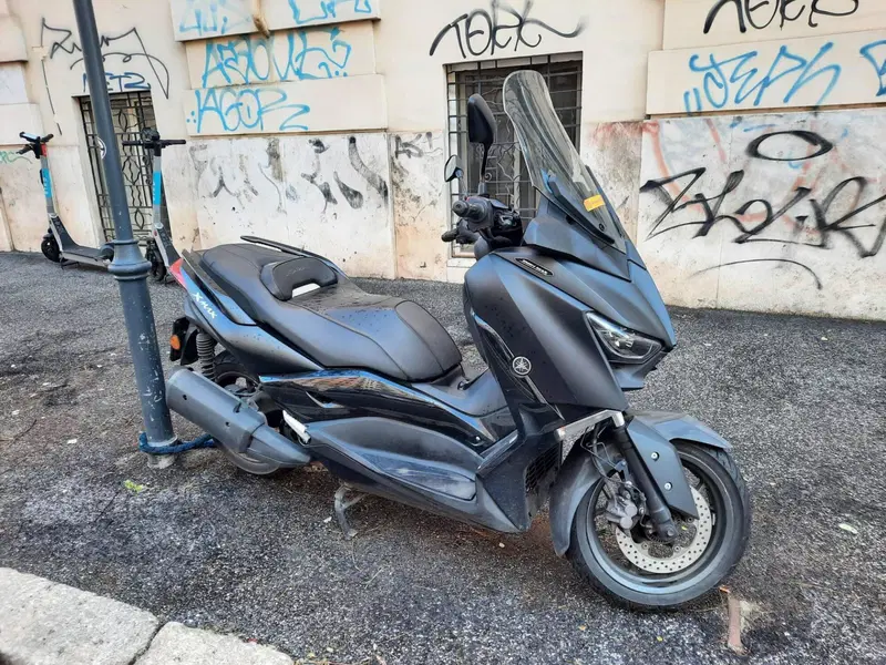 Yamaha X-Max 300 Iron Max (2019 - 20) (4)