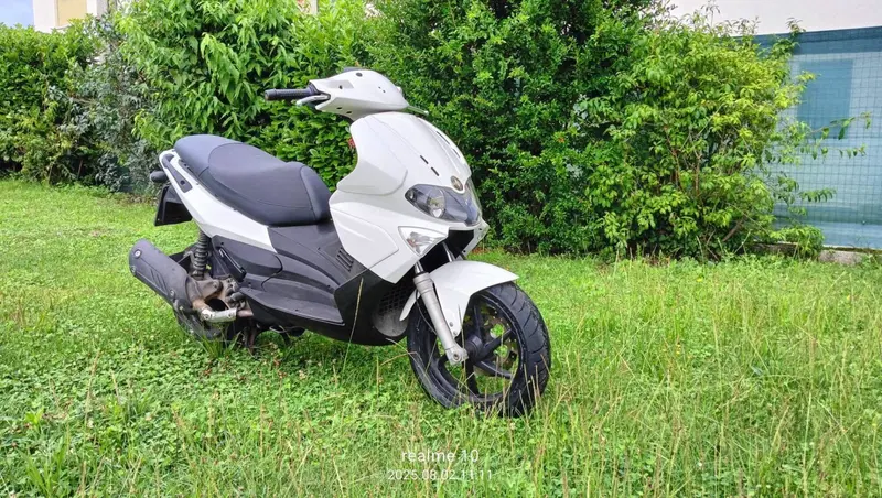 Gilera Runner 200 ST (2)