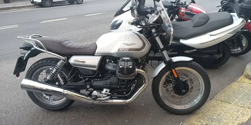 Moto Guzzi V7 Special (2021 - 24)