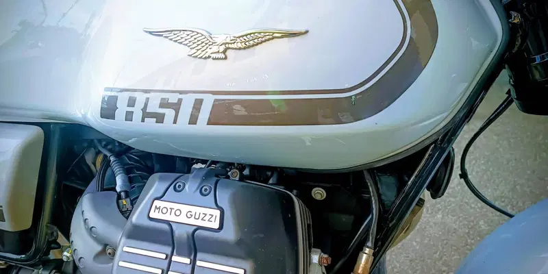 Moto Guzzi V7 Special (2021 - 24) (2)
