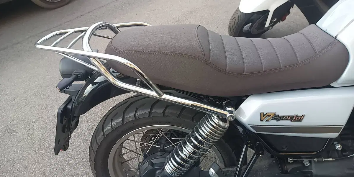Moto Guzzi V7 Special (2021 - 24) (7)