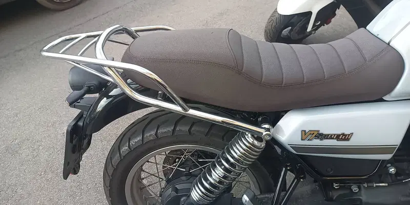 Moto Guzzi V7 Special (2021 - 24) (7)