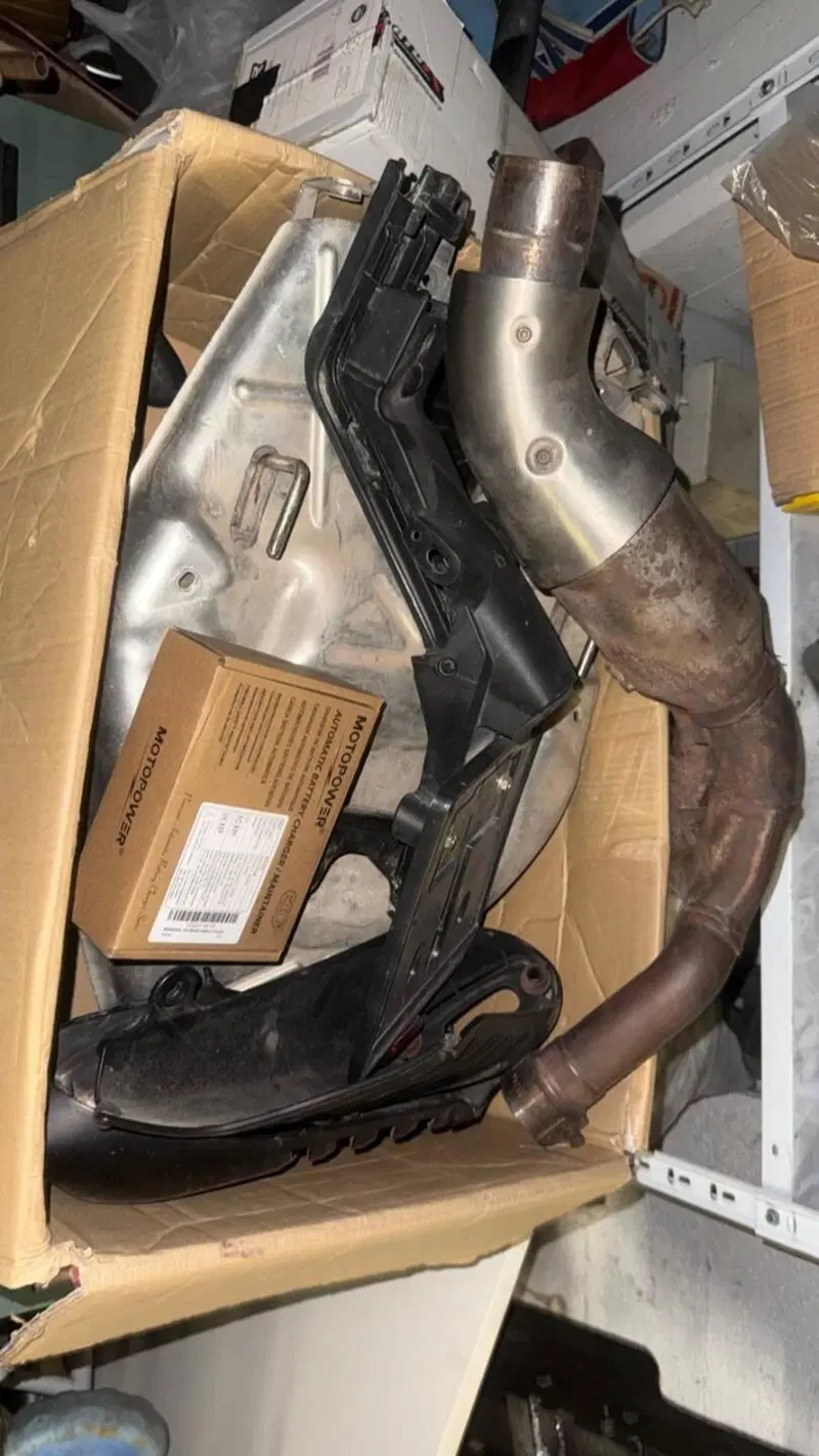 Aprilia Dorsoduro 750 Factory (2010 - 13) (18)