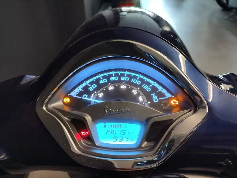 Vespa GTS 300 Hpe (2019) (4)