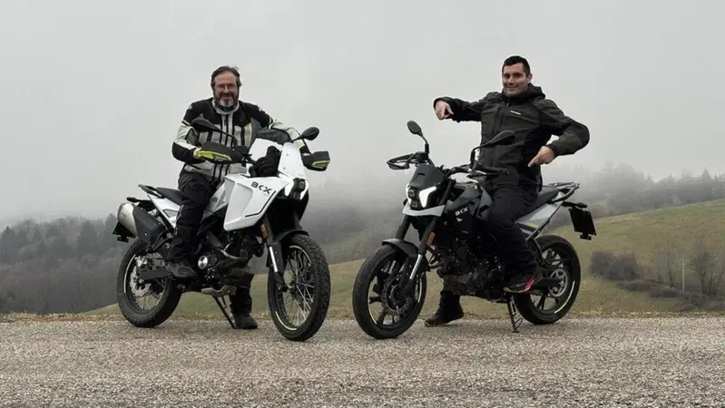 Benelli BKX 125 e BKX 125 S: due piccole per sentirsi grandi [VIDEO]