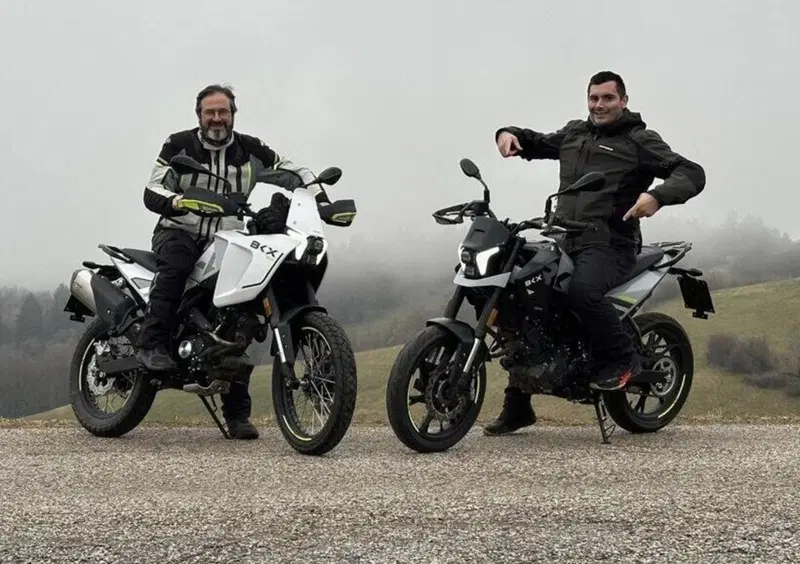 Benelli BKX 125 e BKX 125 S: due piccole per sentirsi grandi [VIDEO]