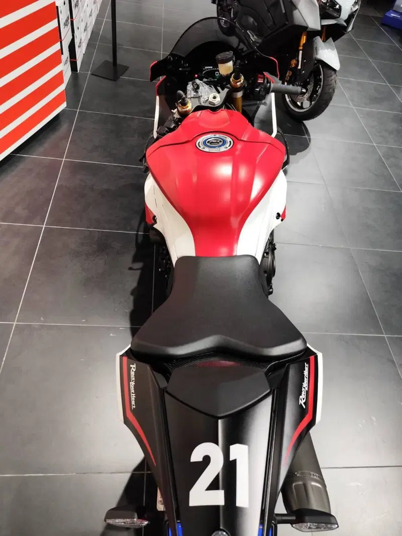 Yamaha YZF R1M (2020 - 25) (8)