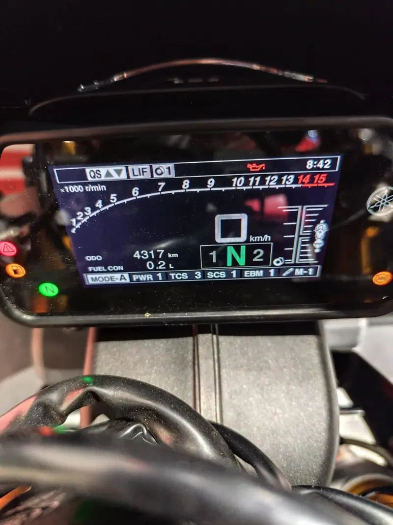 Yamaha YZF R1M (2020 - 25) (9)