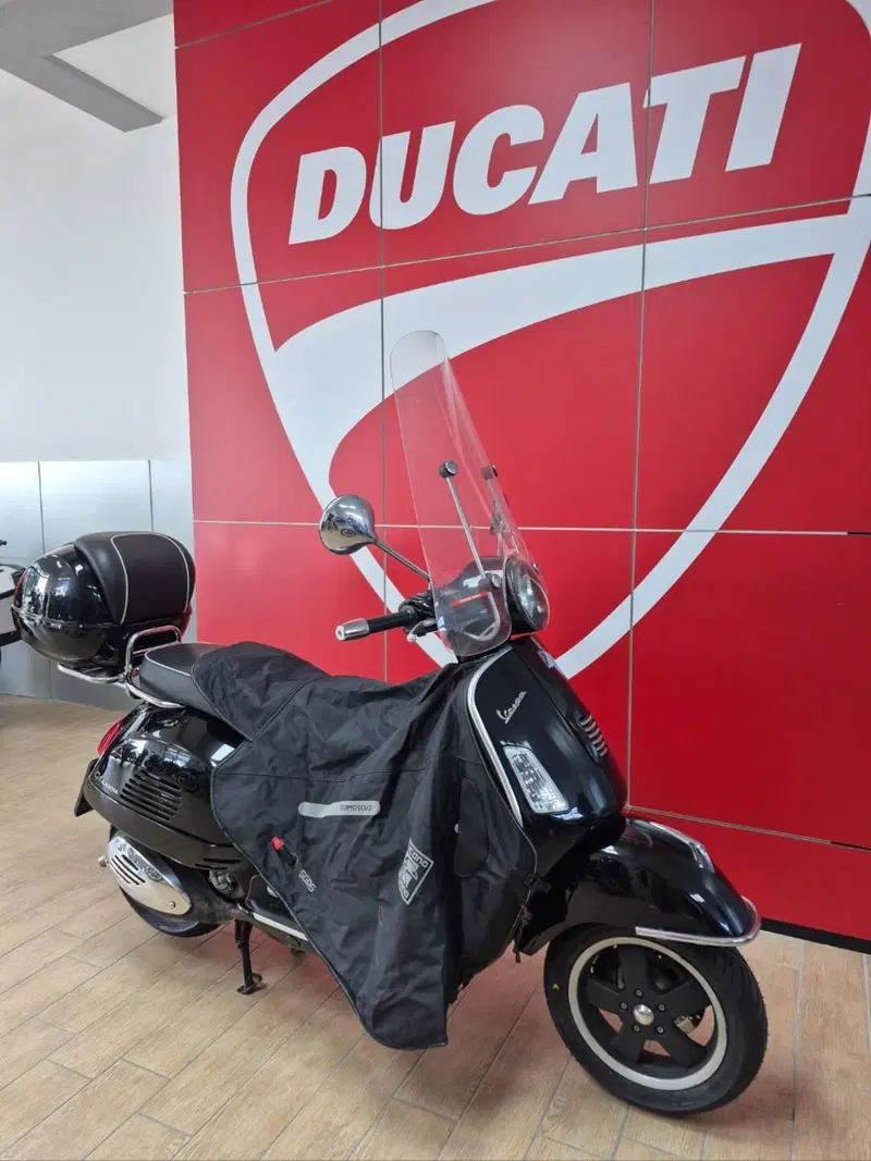 Vespa GTS 300 (2010 - 14) (2)