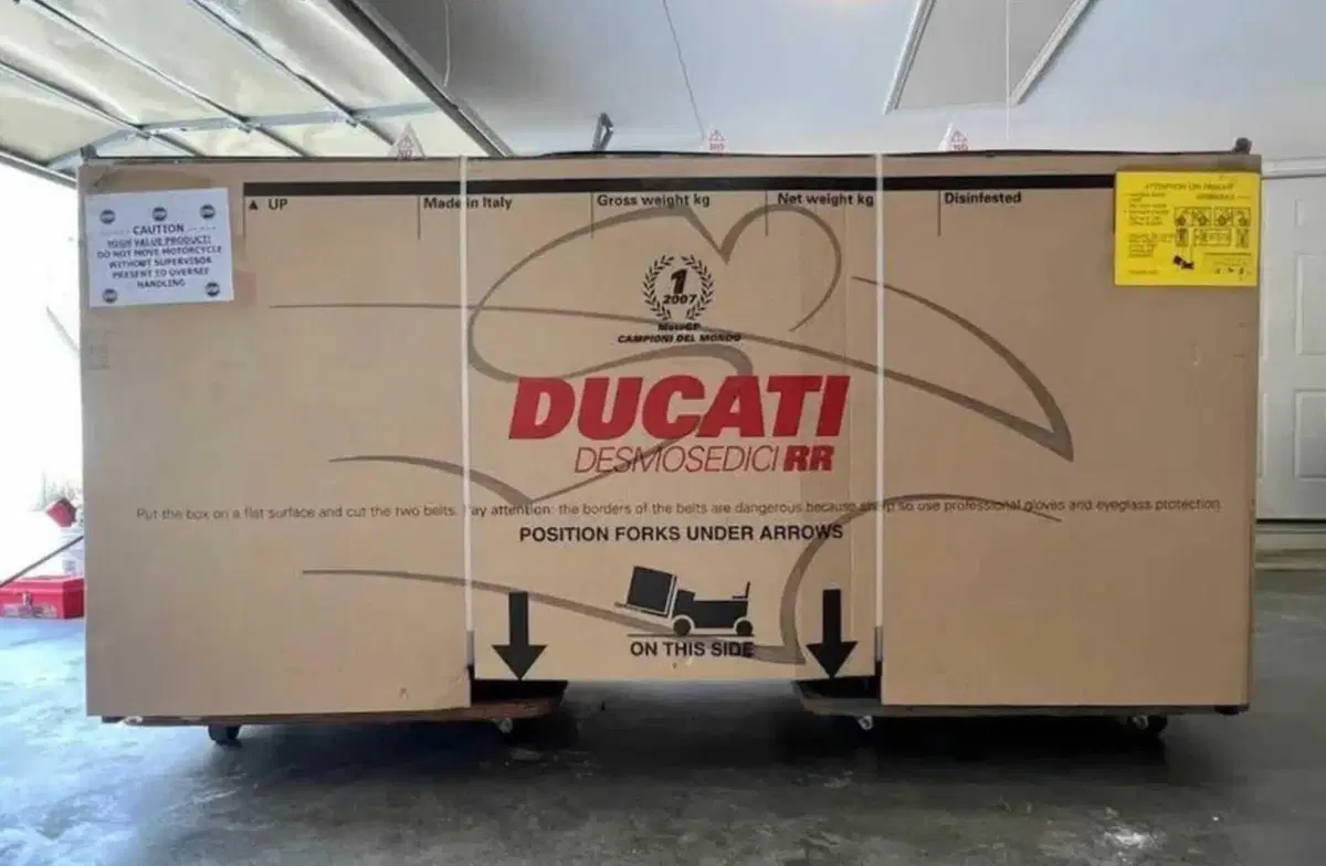 Una Ducati Desmosedici RR ancora nella scatola: in vendita a 250.000 dollari (2)