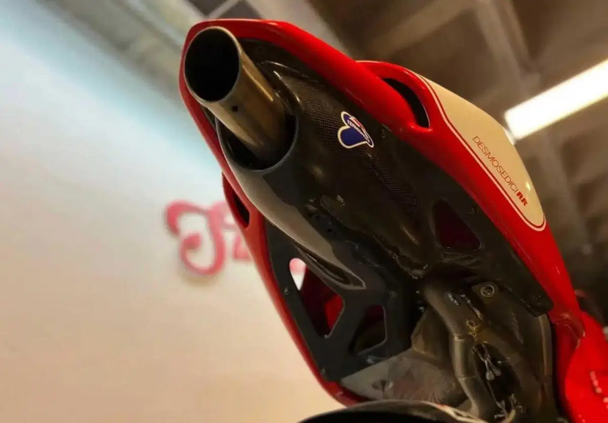 Una Ducati Desmosedici RR ancora nella scatola: in vendita a 250.000 dollari (4)