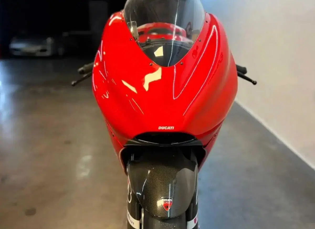 Una Ducati Desmosedici RR ancora nella scatola: in vendita a 250.000 dollari (5)