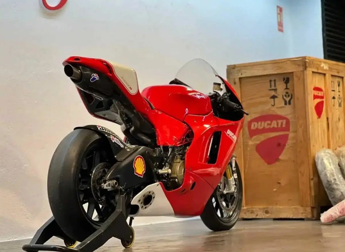 Una Ducati Desmosedici RR ancora nella scatola: in vendita a 250.000 dollari (3)