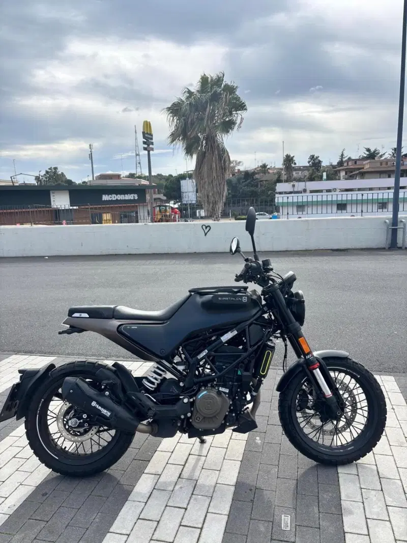 Husqvarna Svartpilen 125 (2021 - 23) (2)
