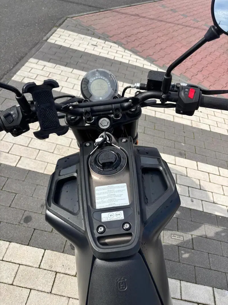 Husqvarna Svartpilen 125 (2021 - 23) (6)