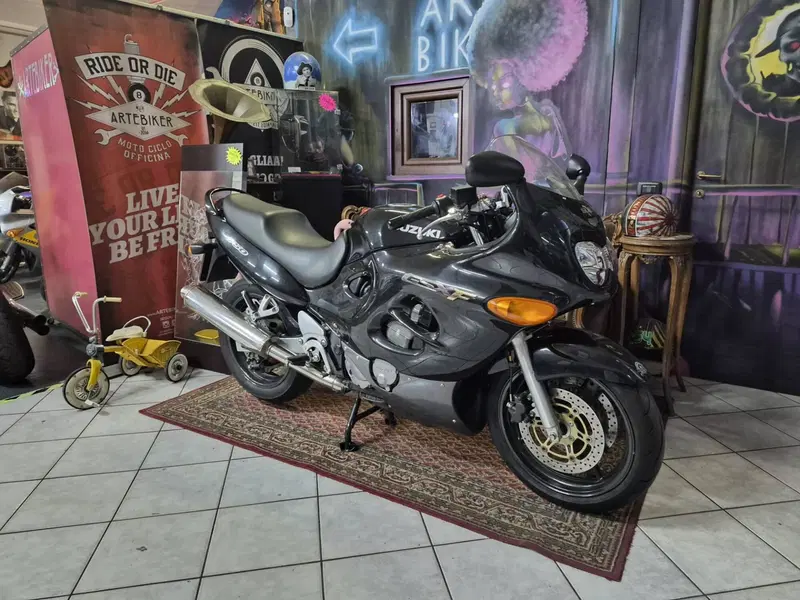 Suzuki GSX 750 F (1999 - 06) (2)