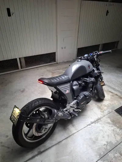 Kawasaki GPz 900 R usata