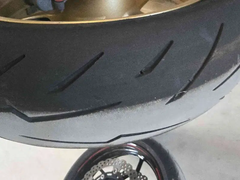 Yamaha YZF R1 (2007 - 08) (11)