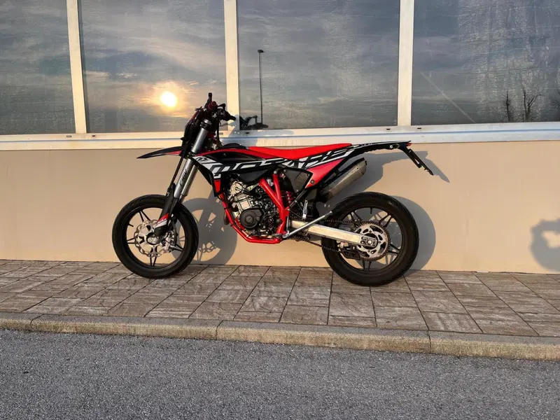 Betamotor RR 125 4T Motard LC (2021 - 23) (3)