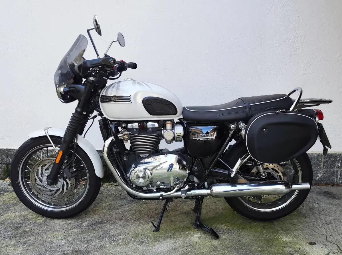 Triumph Bonneville T120 Diamond Edition (2019) (2)