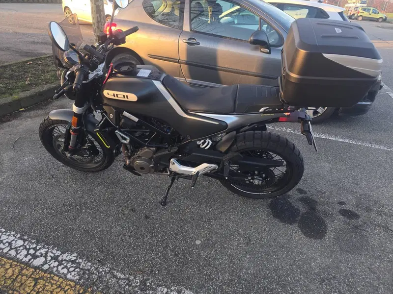 Husqvarna Svartpilen 401 (2021 - 23) (2)