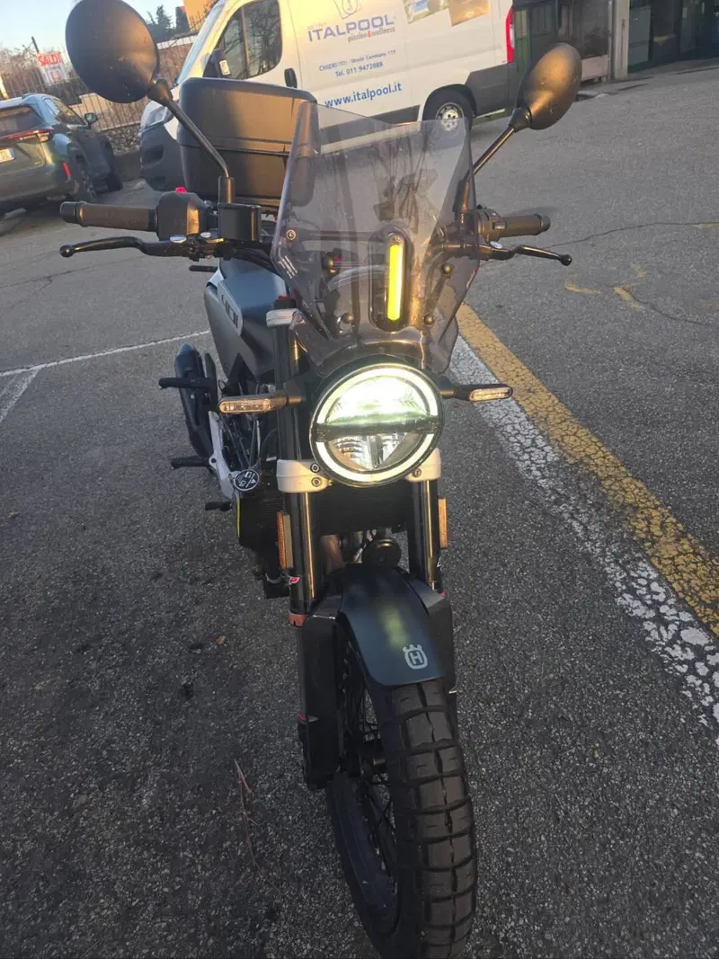 Husqvarna Svartpilen 401 (2021 - 23) (3)