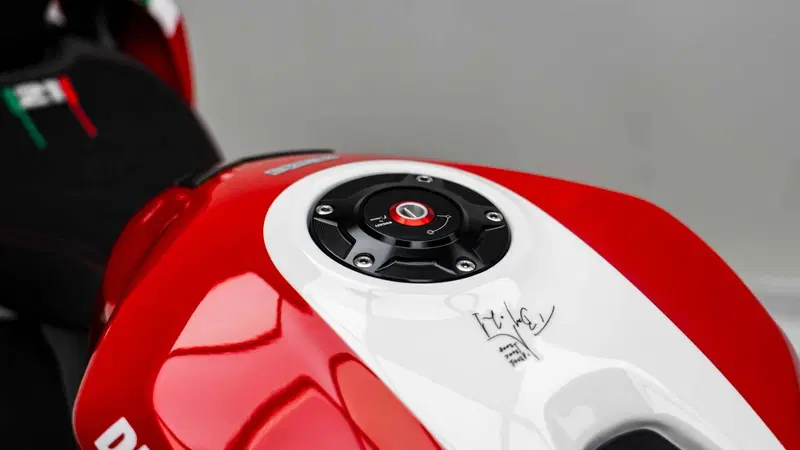 Ducati Panigale V2 Bayliss 1st Championship 20th Anniversary (2021 - 24) (10)