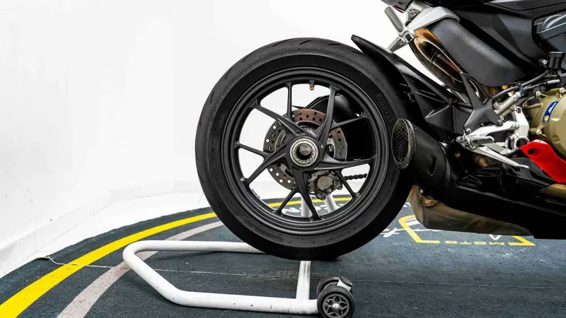 Ducati Panigale V2 Bayliss 1st Championship 20th Anniversary (2021 - 24) (19)