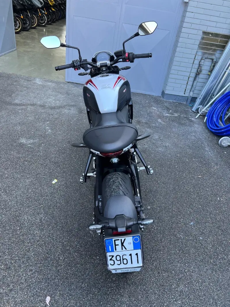 Triumph Trident 660 Triple Tribute Edition (2024) (4)